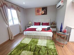 Royale Hotel