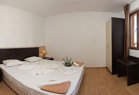Hotel Vemara Club