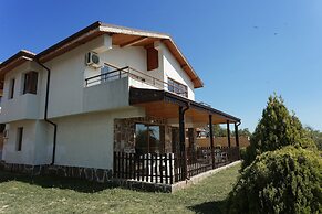 Hotel Vemara Club