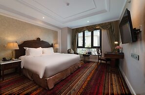 The Lapis Hotel
