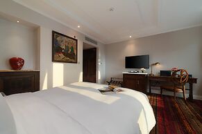 The Lapis Hotel
