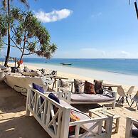 Bahari Dhow Beach Villas