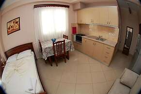 Hotel Vila Alvin & Apartments
