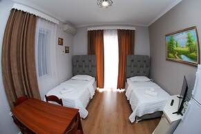 Hotel Vila Alvin & Apartments