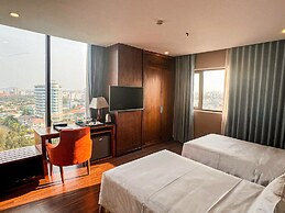 Yarra Ocean Suites Danang