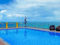 Yarra Ocean Suites Danang