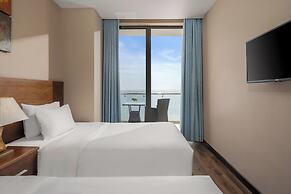 Yarra Ocean Suites Danang