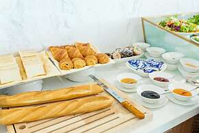 Yarra Ocean Suites Danang