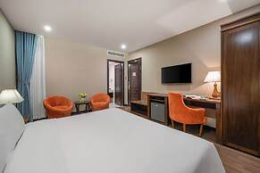Yarra Ocean Suites Danang