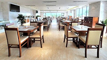 Yarra Ocean Suites Danang