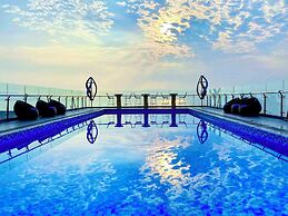 Yarra Ocean Suites Danang