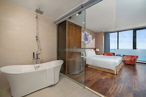 Yarra Ocean Suites Danang
