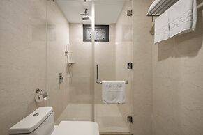 Yarra Ocean Suites Danang