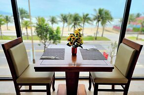 Yarra Ocean Suites Danang