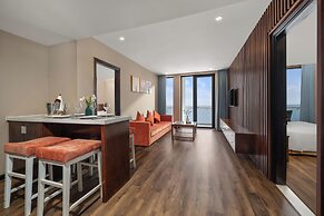 Yarra Ocean Suites Danang