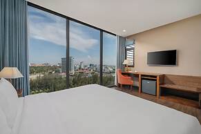 Yarra Ocean Suites Danang