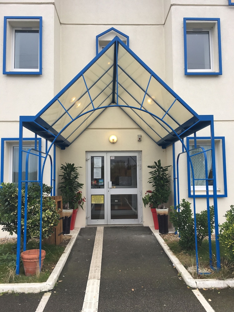 Alpha Hotel