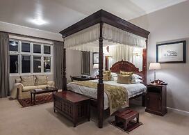 Founders Lodge by Mantis
