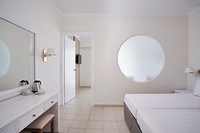 “Kiotari Miraluna Beach Resort”