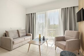 “Kiotari Miraluna Beach Resort”