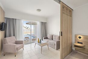 “Kiotari Miraluna Beach Resort”