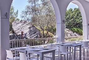 “Kiotari Miraluna Beach Resort”