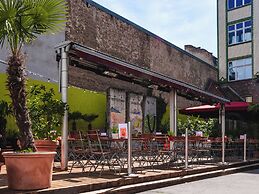 Ballhaus Berlin Hostel
