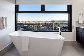 First Light Mooloolaba, an Ascend Collection Hotel