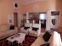 Dalyan Palace