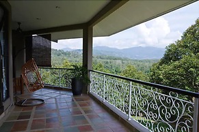 Tanah Aina Farouq