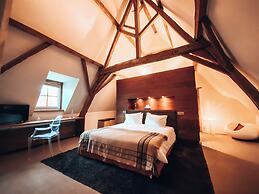 Indrani Lodge