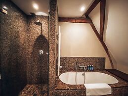 Indrani Lodge