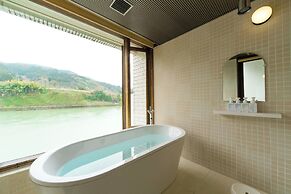River Retreat GARAKU