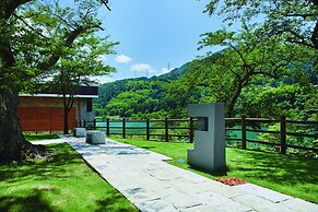 River Retreat GARAKU