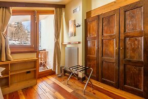 Shatush Hotel