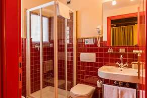 Shatush Hotel