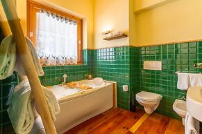 Shatush Hotel