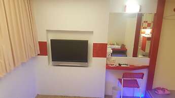 Honey Prince Hotel