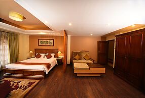 DOM Himalaya Hotel