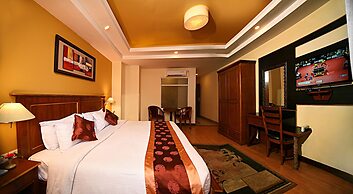 DOM Himalaya Hotel