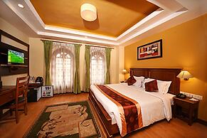 DOM Himalaya Hotel