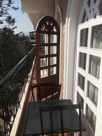 DOM Himalaya Hotel