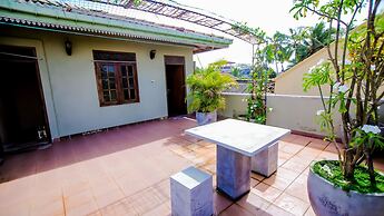 Frangipani Motel