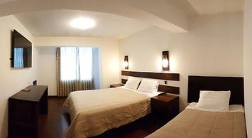 La Cabaña Hotel