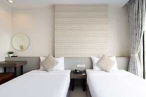 Leenova Hotel