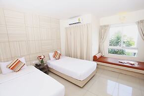 Leenova Hotel
