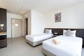 Leenova Hotel
