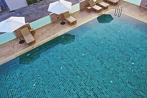 Leenova Hotel