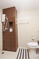 Leenova Hotel