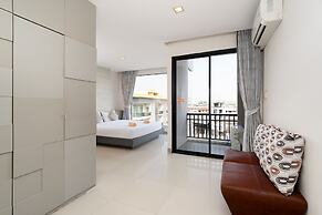 Leenova Hotel